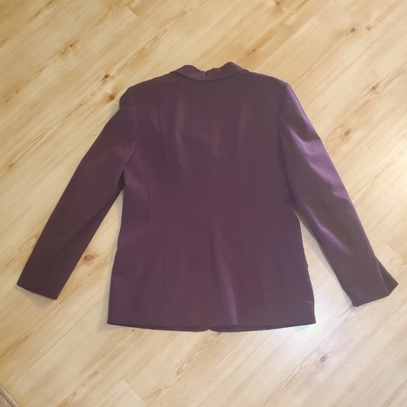 Caslon Women's Two-piece Classic Suit - Picture 4 of 13